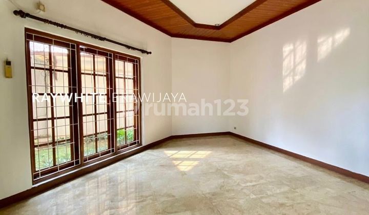Spacious and Comfortable House in West Pejaten 2