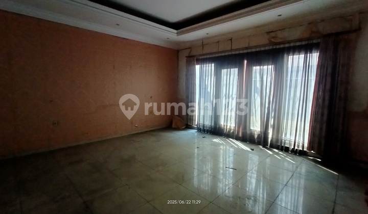 New Market 3-Story Shop House for Business 2