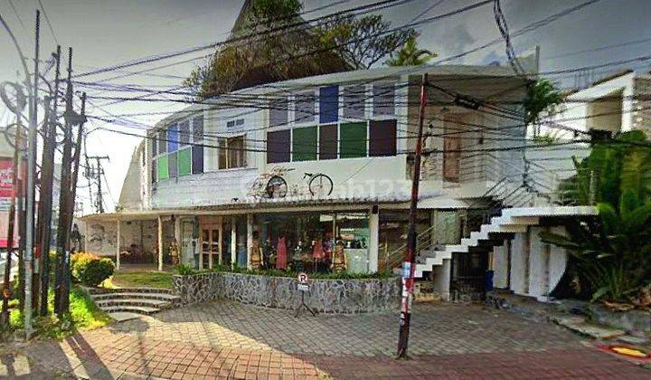 Gedung 3 Lantai di Petitenget 1