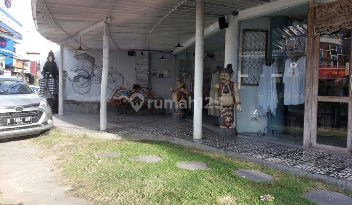 Gedung 3 Lantai di Petitenget 3
