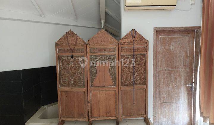 Gedung 3 Lantai di Petitenget 15