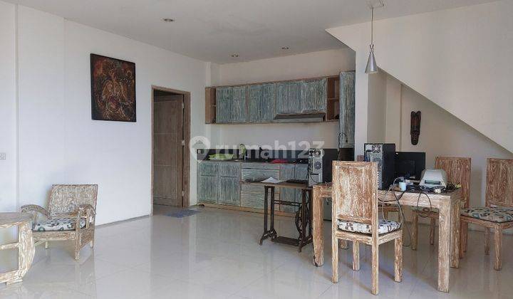 Gedung 3 Lantai di Petitenget 20