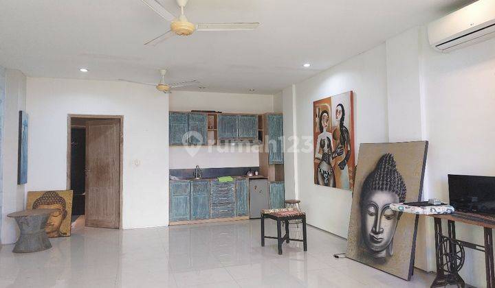 Gedung 3 Lantai di Petitenget 25