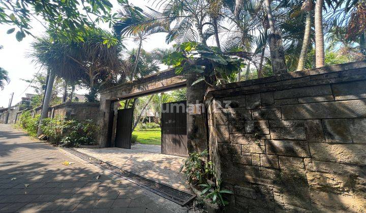 Tropical Villa with Ricefield View Berawa Canggu 1