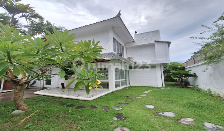 Villa Tropis Kerobokan