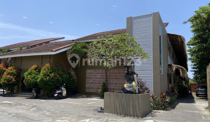 Kompleks Villa Dan Apartemen Seminyak