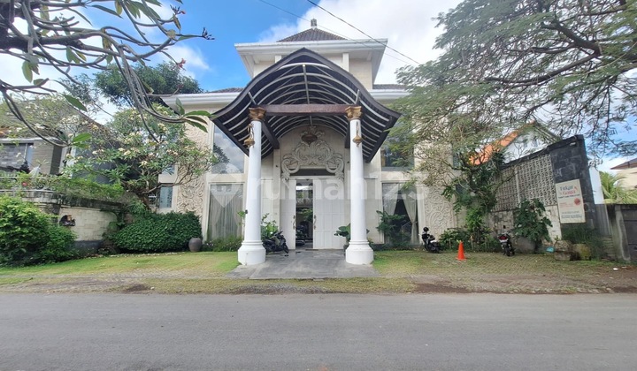 Classic Modern House in Tukad Badung 2