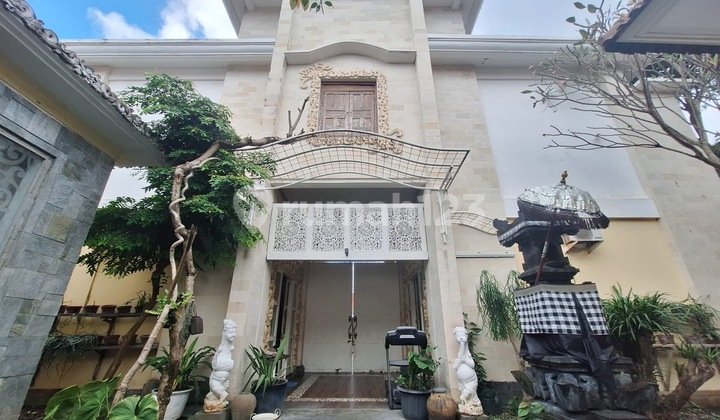 Rumah Modern Klasik Di Tukad Badung