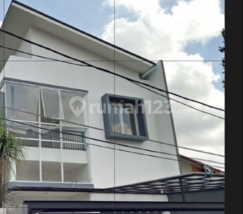Rumah Bagus Terawat Area Radio.dalam Kebayoran Baru