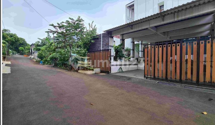 Di Jual Rumah Di Perumahan Kowilhan, Dekat Setu Cilangkap Jaktim.*lt 250 M.lb 300 M. (2 Lantai).surat Shm, Imb.5 Kamar Tdr.4 Kmr Mandi(3 Kmr Mandi Dlm).1 Ruang Pakaian.1 Kamar Art.1 Kamar Mandi Art.2 Ruang Keluarga.dapur Bersih.dapur Kotor.garasi 2 Mobill