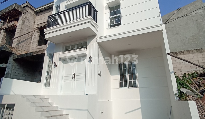New Ready-to-Live House for Sale in Bambu Apus