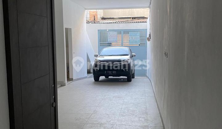 3-Story Shop-House for Rent Villa Kapuk Mas 2 - Strategic Location North Jakarta 2