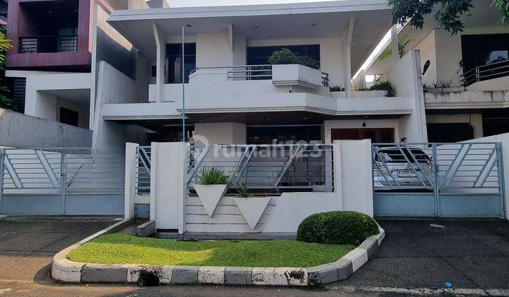 Rumah Terawat Di Taman Kebon Jeruk Interkon 1