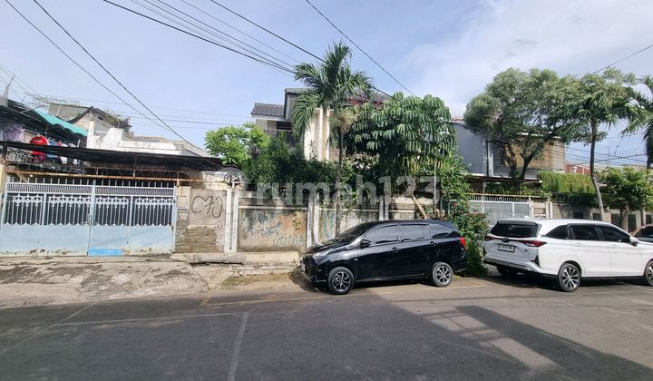 Ready-to-Occupy House in Tomang 2