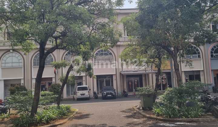 2 Adjacent Greenlake Shophouses 2 Adjacent Greenlake Shophouses