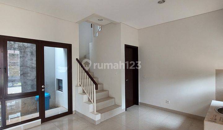 Dijual Rumah Dekat Scbd Bsd Posisi Hoek Siap Huni Di The Mozia Amarine Bsd City, Tangerang Banten. 2