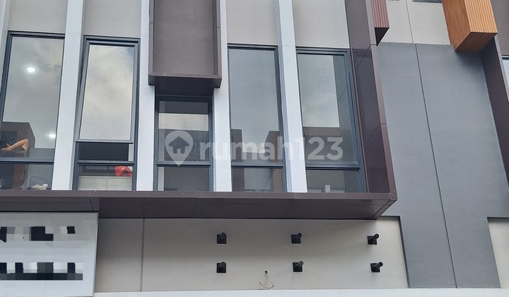 Disewakan Ruko Baru Siap Pakai Di Kawasan Komirsial Ruko Campton BSD 1