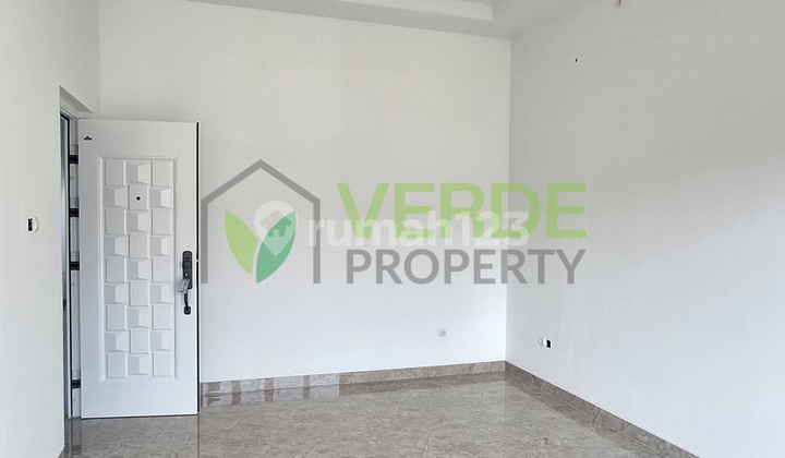 For Sale: Nice New and Luxurious Building House in Nusaloka BSD 2