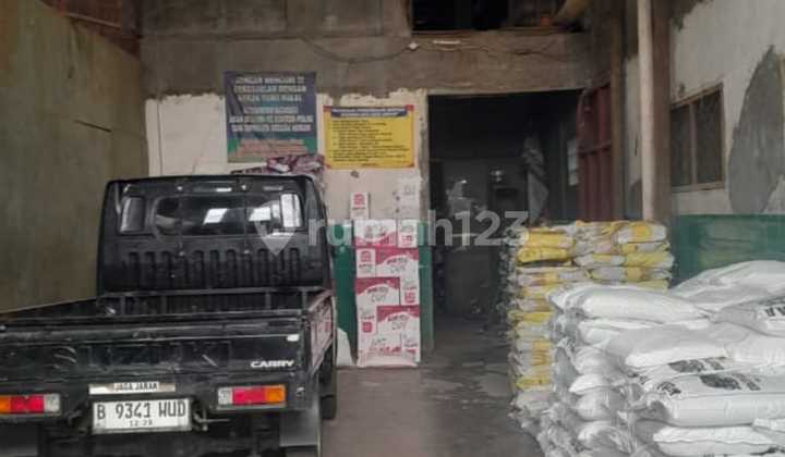 Strategic Warehouse for Sale in Cipayung Ciputat – Area 717 m², Freehold Certificate, Price 9 Billion Negotiable Strategic Warehouse for Sale in Cipayung Ciputat – Area 717 m², Freehold Certificate, Price 9 Billion Negotiable