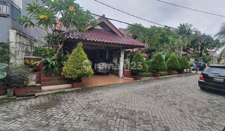 Rumah siap huni di lingkungan yg nyaman Bintaro sektor 2 1