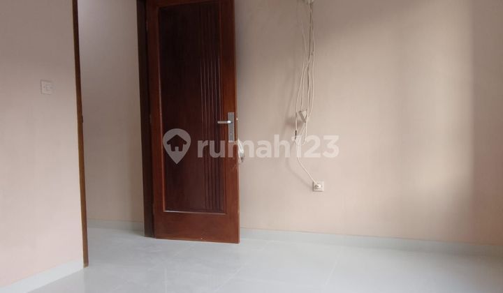 Di jual cepat rumah di palem lestari jakarta barat