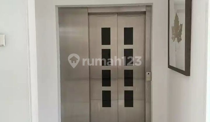 Di Jual.rumah Ada Lift View Danau Pik 2