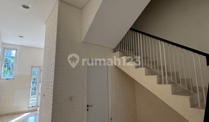 Di Jual.rumah Crown Golf Boulevard Pik Jakarta Utara