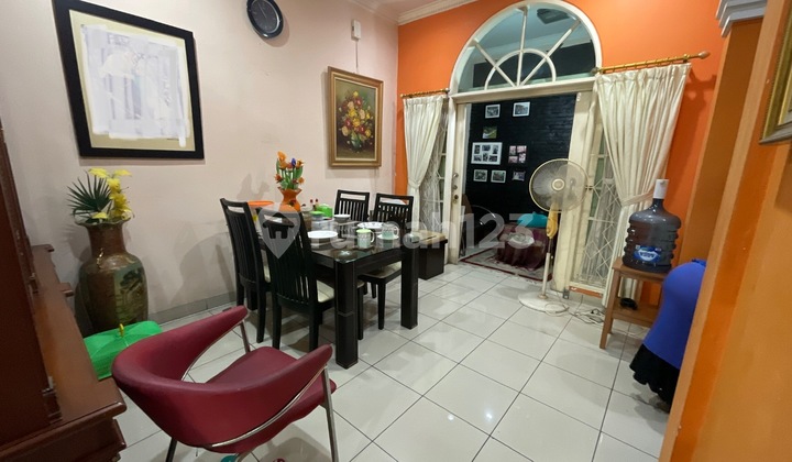 Rumah 2 Lantai Komp Istana Regency 1 , Dekat Tol Pasteur Bandung, SHM , Onegate