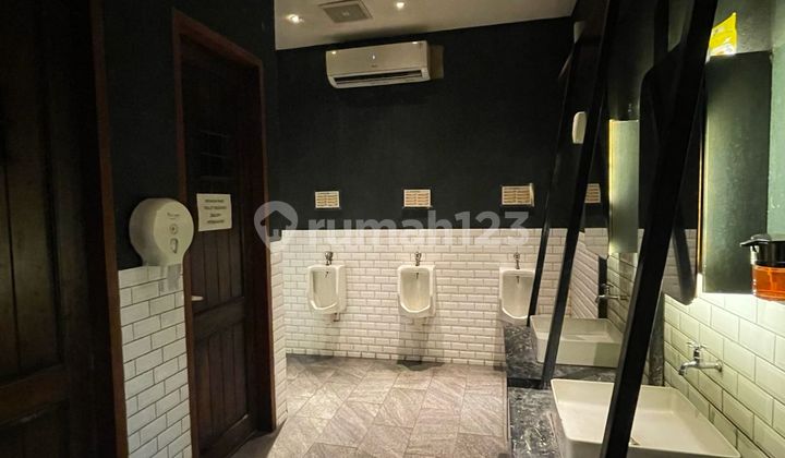 Strategic Business Space with Extensive Parking on Sumatra Street, Braga Subdistrict, Sumur Bandung, City Center 1 Strategic Business Space with Extensive Parking on Sumatra Street, Braga Subdistrict, Sumur Bandung, City Center 1