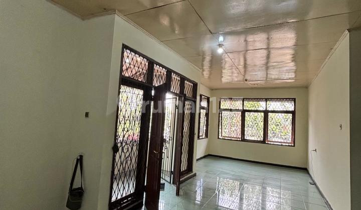 Rumah 2 Lantai Hadap Tenggara Jl Perintis Sarijadi Bandung , 6 Kamar