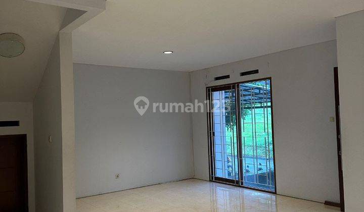 HADAP UTARA RUMAH 2 LANTAI SIAP HUNI KOMPLEK PONDOK HIJAU BANDUNG UTARA  2