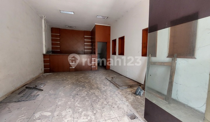 Shop house near Pasirkoja toll exit, Babakan Ciparay, Soekarno Hatta Street, container access, Bandung. 1