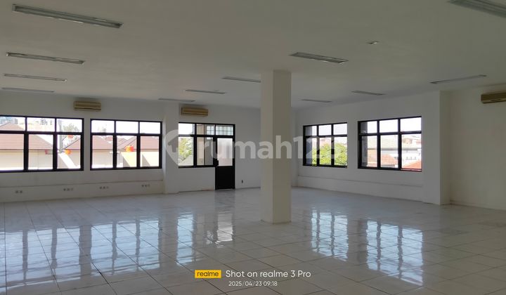 Business space on Jl Lengkong Kecil, Sumur Bandung, near Asia Afrika, 4 floors with basement. Business space on Jl Lengkong Kecil, Sumur Bandung, near Asia Afrika, 4 floors with basement.