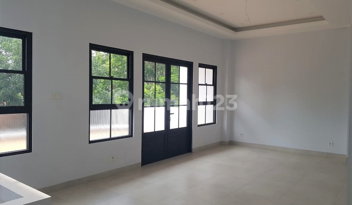 RUKO BANGUNAN BARU SUMUR BANDUNG , SAYAP JL RE MARTADINATA (SAYAP RIAU ) STRATEGIS UNTUK USAHA 