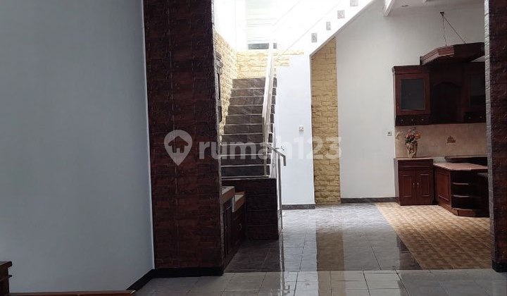 Rumah siap huni Kota Baru Parahyangan Wangsakerta 2 lantai One gate