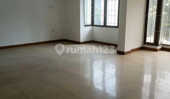 Depan PVJ Sukajadi Bandung , Ruang Usaha lokasi strategis hadap Barat parkir luas 