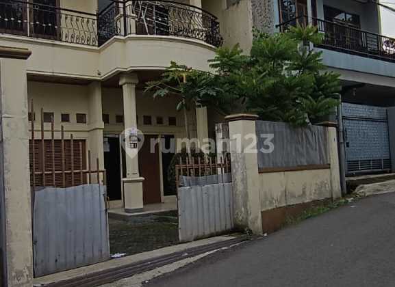 Rumah Siap pakai hadap Timur dekat kampus Sarijadi Bandung 