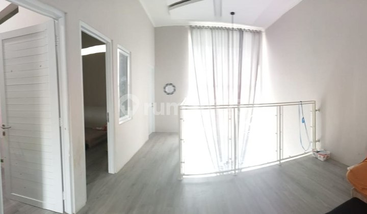 Rumah 3 Lantai SHM Padasuka Bandung dalam komplek perumahan 