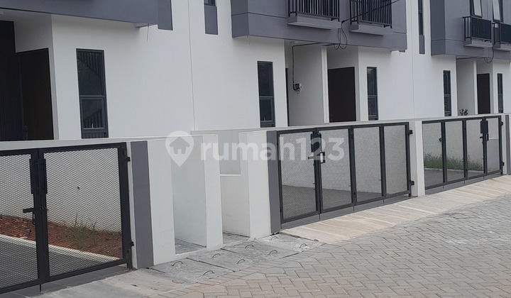 Rumah 2 Lantai Siap Huni dan Lokasi Strategis di Permata Tangerang Rumah 2 Lantai Siap Huni dan Lokasi Strategis di Permata Tangerang