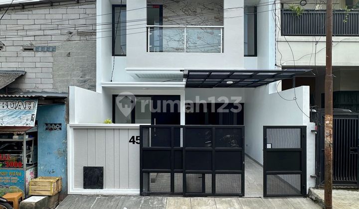 New House Plus Private Pool in Mampang Prapatan, South Jakarta