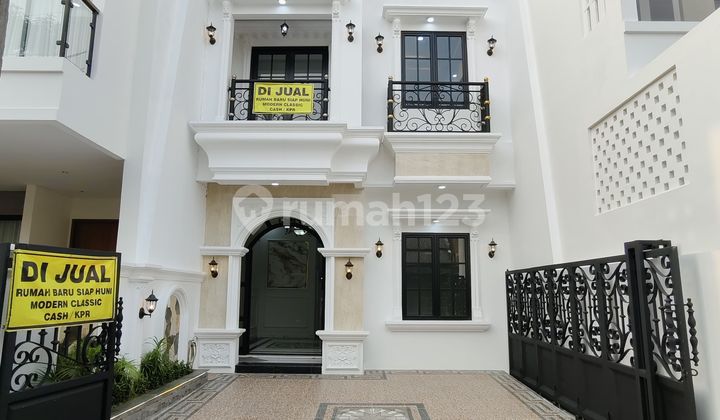 Luxurious New House Plus Rooftop in Matoa M Kahfi 1, Jagakarsa, South Jakarta