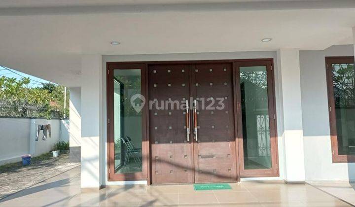 Rumah Mewah Bergaya Minimalis Modern di Tengah Kota Semarang 1