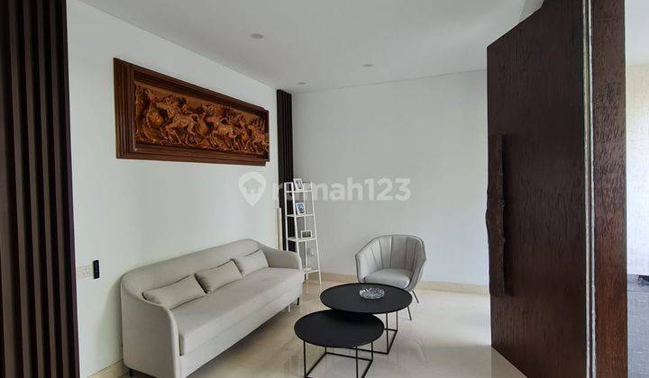 Rumah Mewah Full Furnished 3 Lantai Siap Pakai di Candi Semarang 2