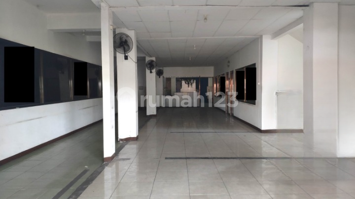 Large Ready-to-Use Shop House on the Side of Supriyadi Main Road, Semarang 1
