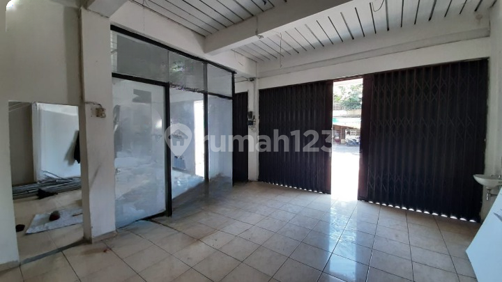 2 Connected Shophouses 2.5 Floors Ready to Use in Ungaran 1