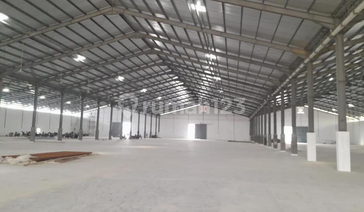 Super Spacious Loading Unloading Warehouse Dock at Gatot Subroto, Semarang Super Spacious Loading Unloading Warehouse Dock at Gatot Subroto, Semarang