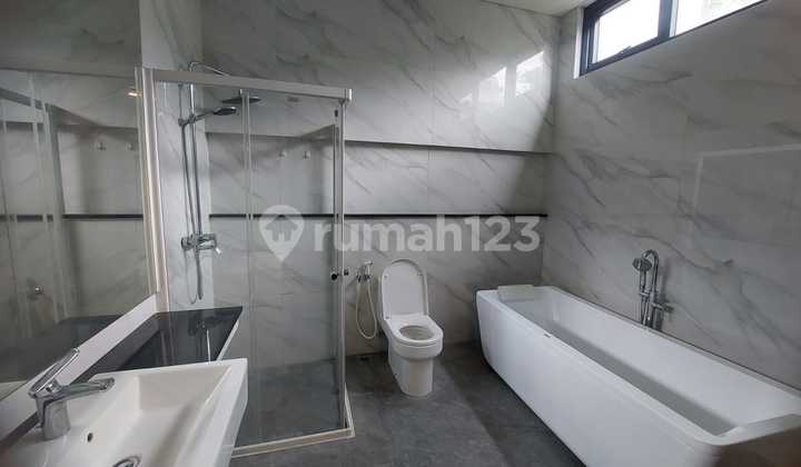 Luxury 2-Storey House Ready to Occupy in Prestigious Residential Area at Candi Golf Semarang 2