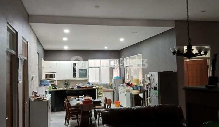 Rumah Tinggal Dan Gudang Dengan Tanah Yang Luas Di Dokter Cipto Semarang 1