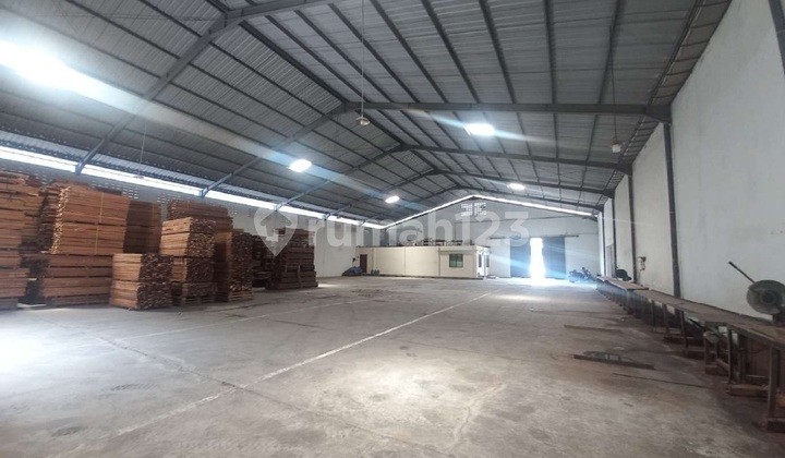 Medium-Sized Warehouse in Good Condition Ready for Use in Terboyo Industrial Area, Semarang 2