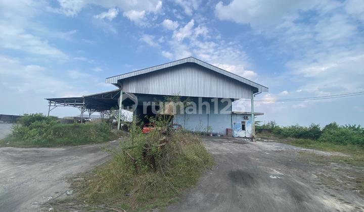 Warehouse with Strategic Location, Already Has B3 Permit in Demak.